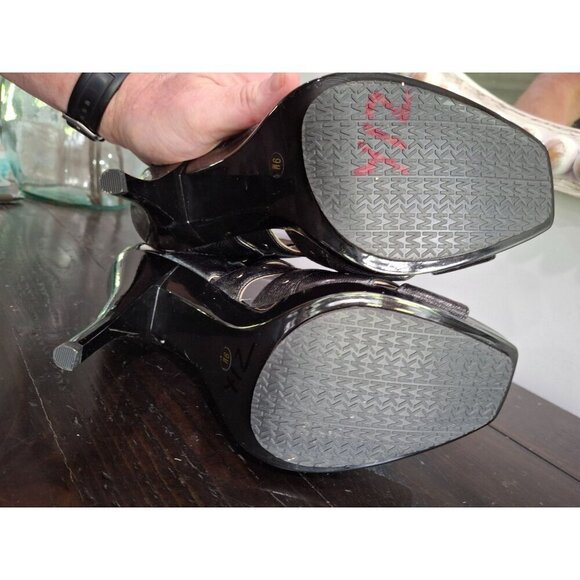 NWOB Michael Kors Studded Black Leather Strappy Stiletto Heels/Sz. 9M - Picture 7 of 11